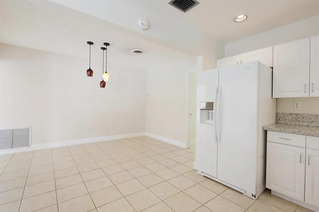 Photo of 925 Allamanda Drive