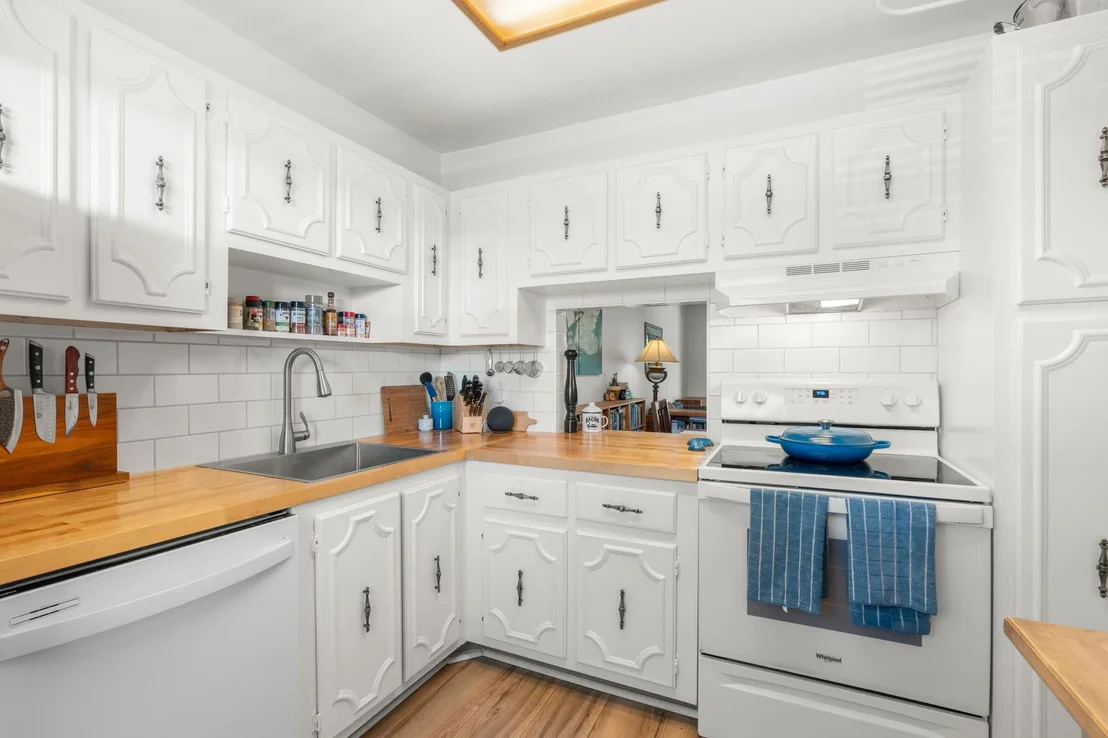 Photo of Unit 3021 at 3000 Riverside Drive