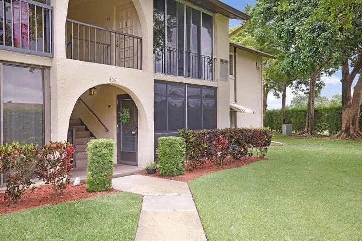 Photo of Unit D1 at 306 Pine Ridge Circle
