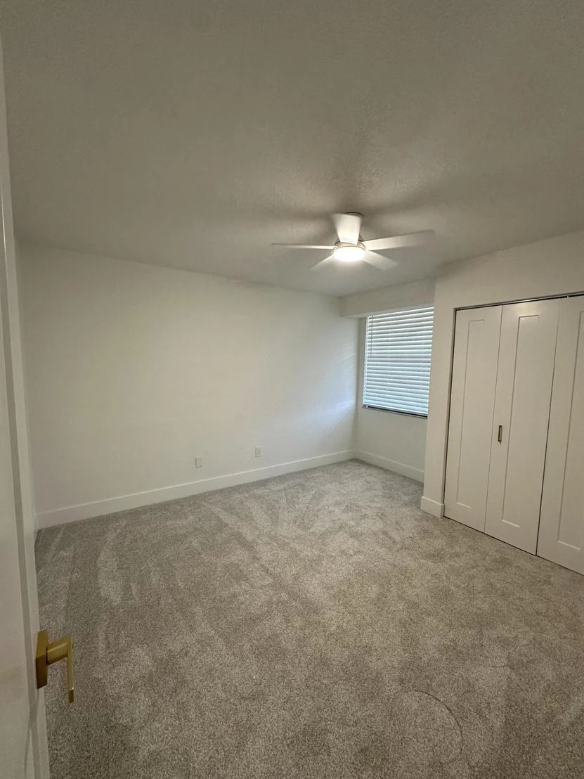 Photo of Unit F405 at 950 Lavers Circle