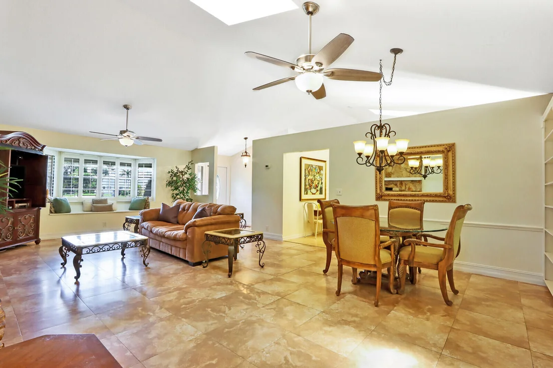 Photo of 713 Warren Drive