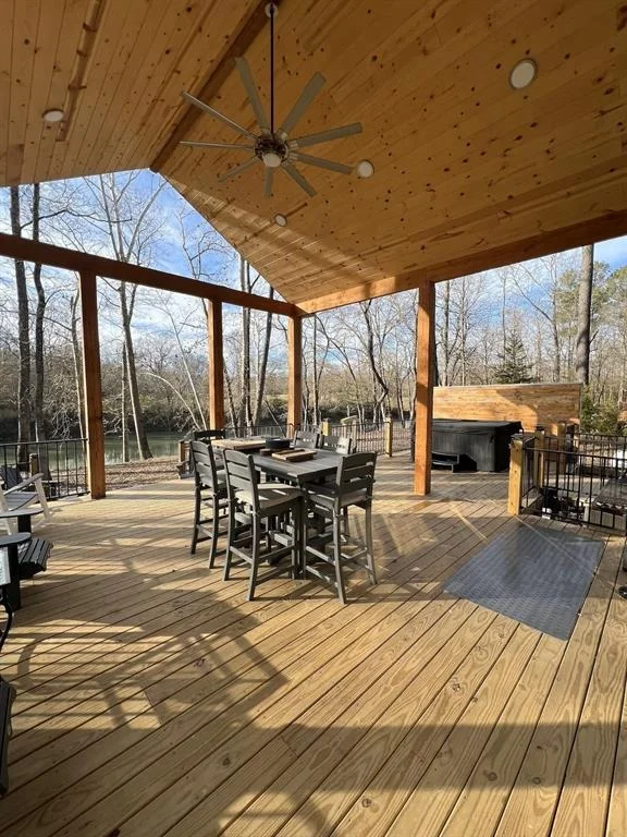 Photo of 915 Riverview Road