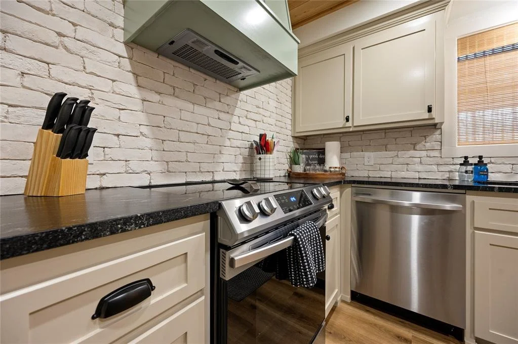 Photo of 655 Chinook Road