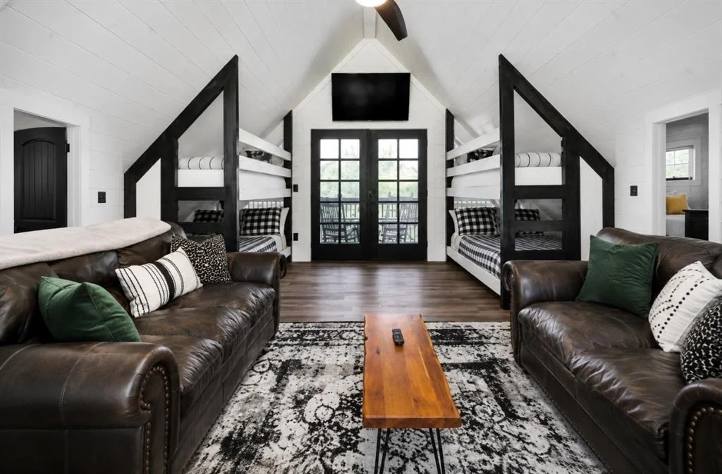 Photo of 370 OAK STONE Lane