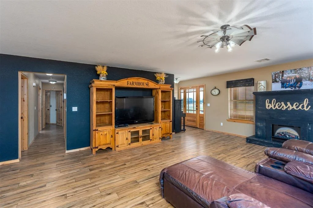 Photo of 409748 E 1160 Road