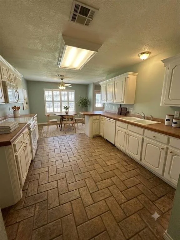 Photo of 1075 N 4285 Road