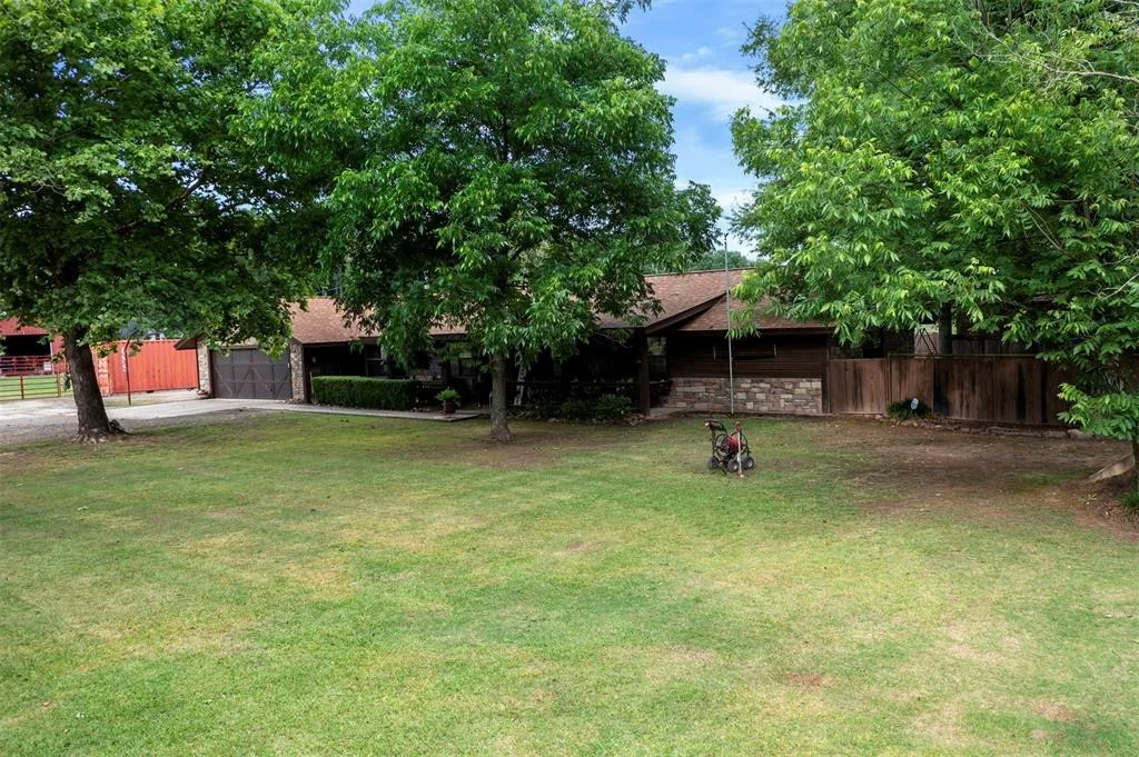 Photo of 2352 Pollard Road