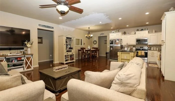 Photo of 27059 Whispering Oaks Drive