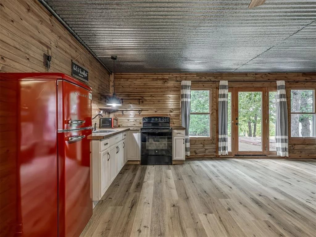 Photo of 15700 Holt Road