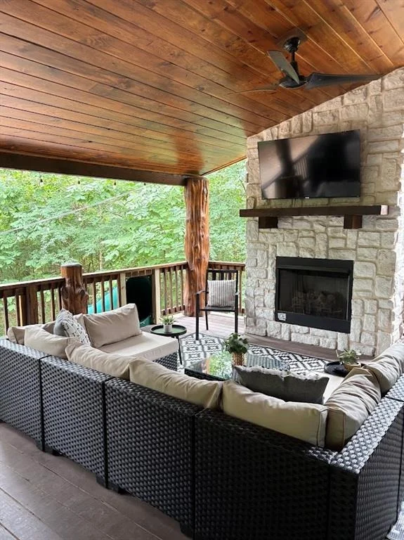 Photo of 123 KING PINE Lane