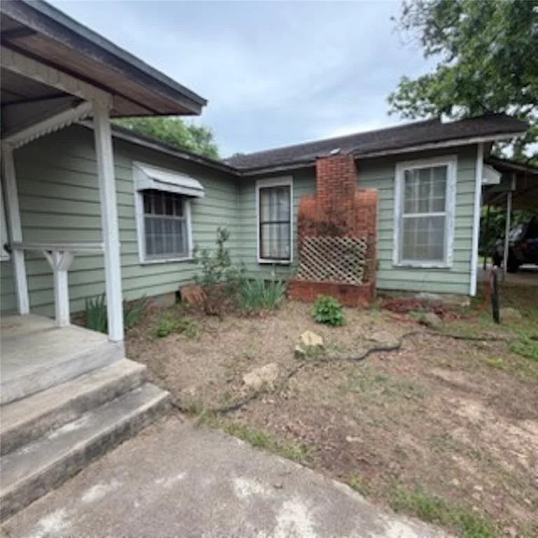 Photo of 103 E Sherry Lane