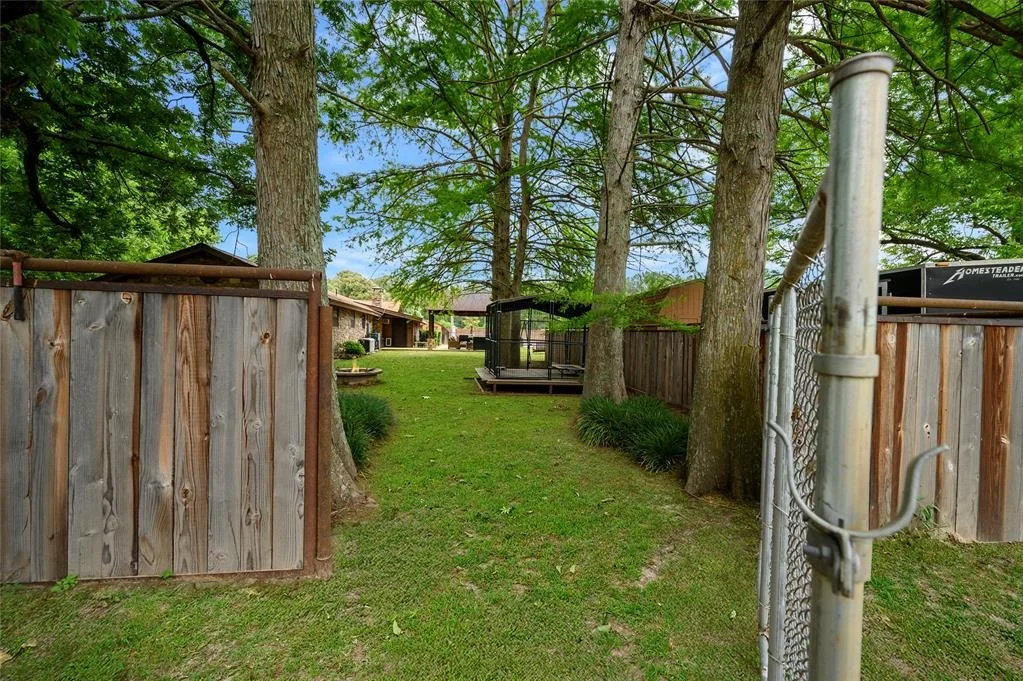 Photo of 2352 Pollard Road