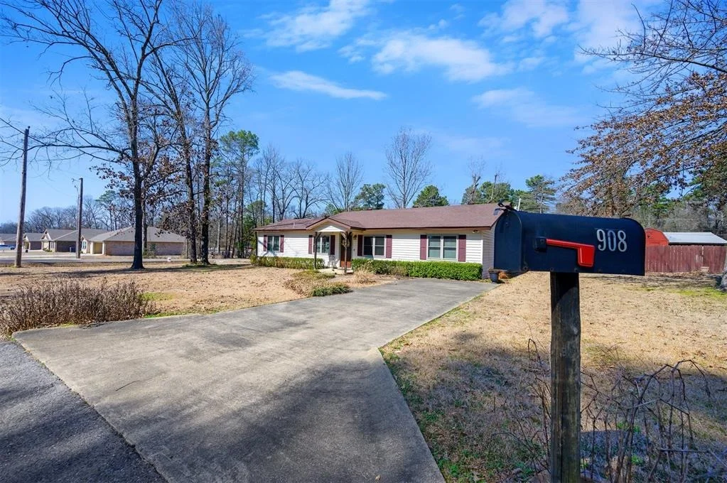 Photo of 908 Circle Drive