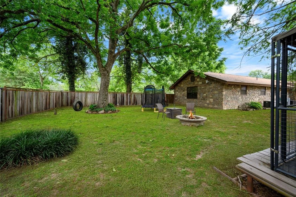 Photo of 2352 Pollard Road
