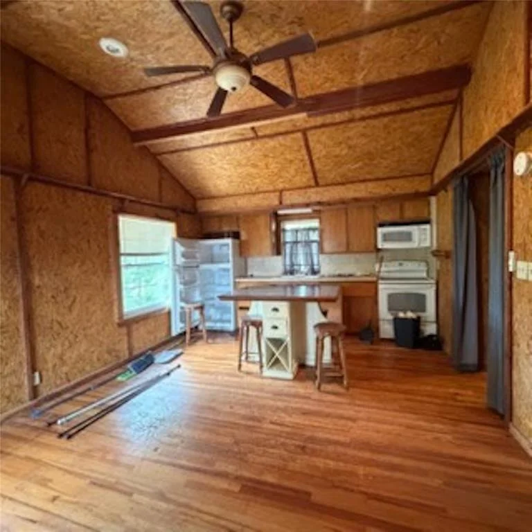 Photo of 103 E Sherry Lane