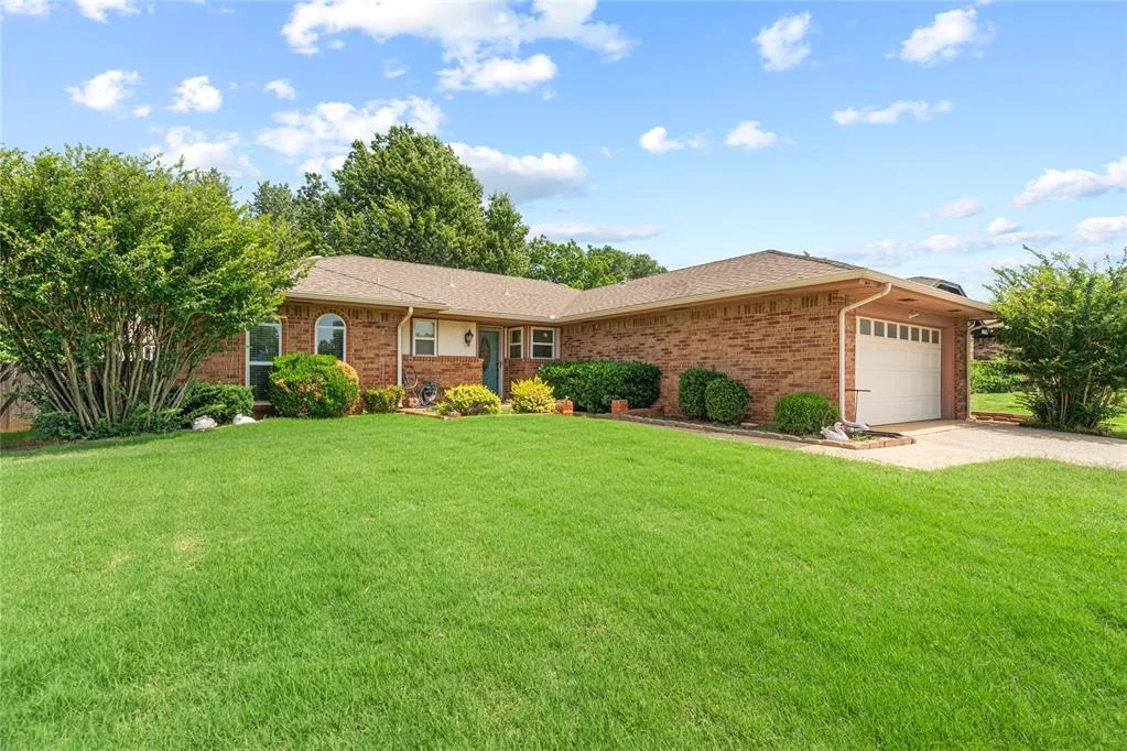 Photo of 305 W Platt Drive