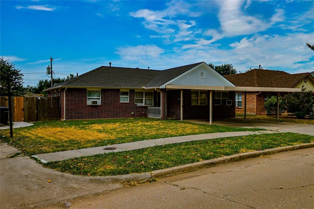 Photo of 916 N Windermere Drive