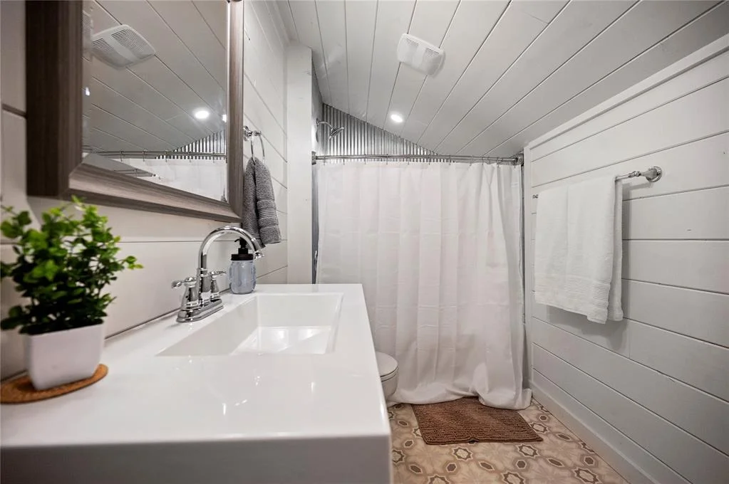 Photo of 655 Chinook Road