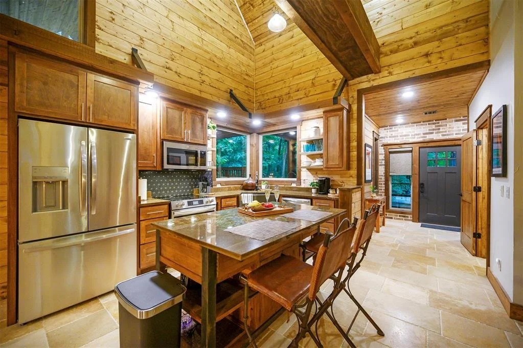 Photo of 667 Chinook Road