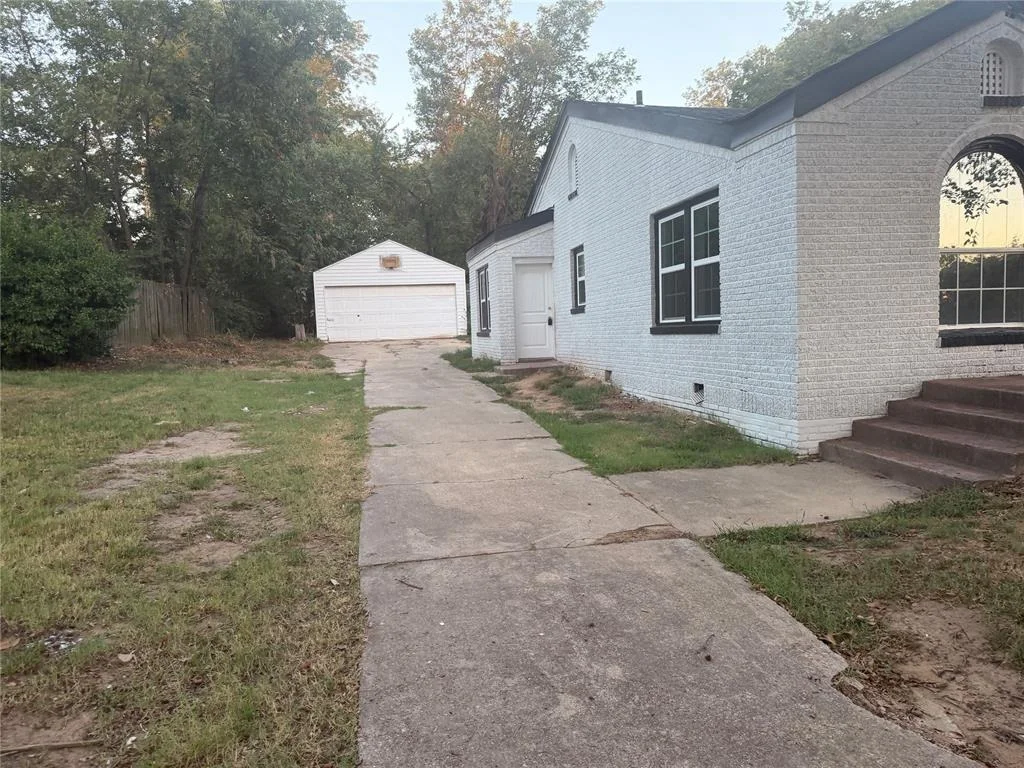Photo of 1107 Bluff View Drive
