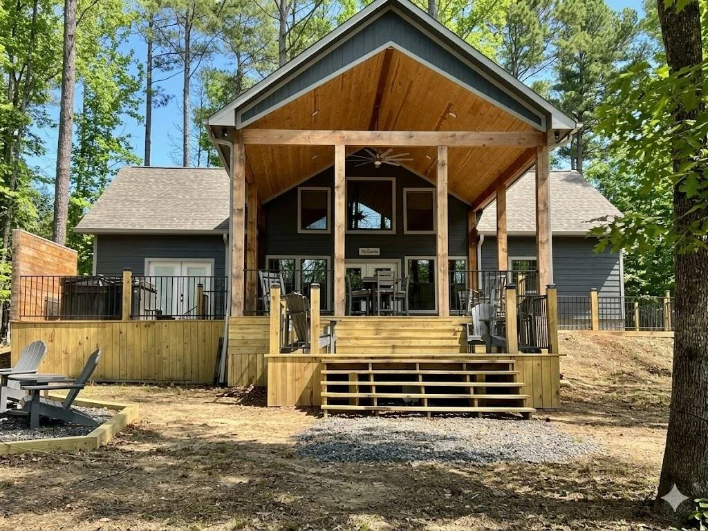 Photo of 915 Riverview Road