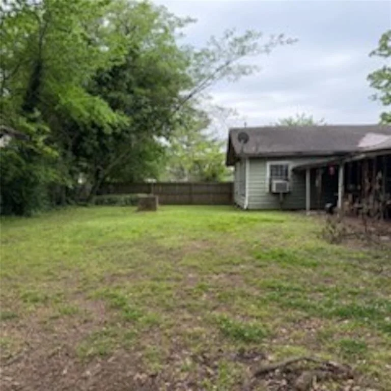 Photo of 103 E Sherry Lane