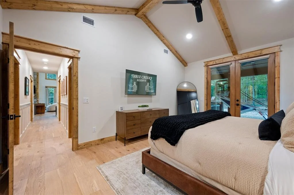 Photo of 590 Three Creeks Road