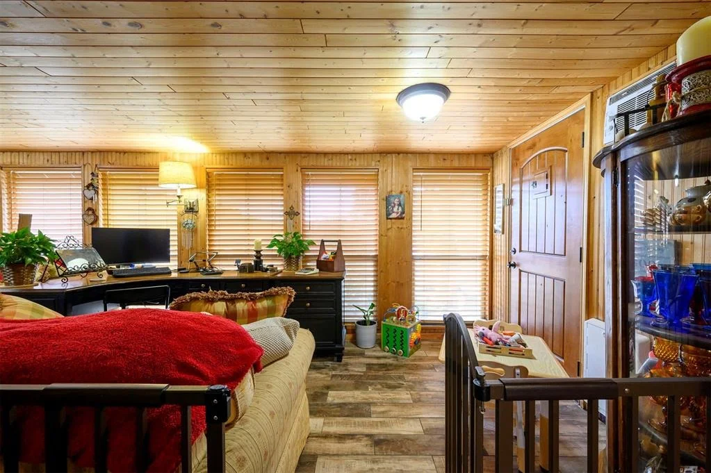 Photo of 2352 Pollard Road