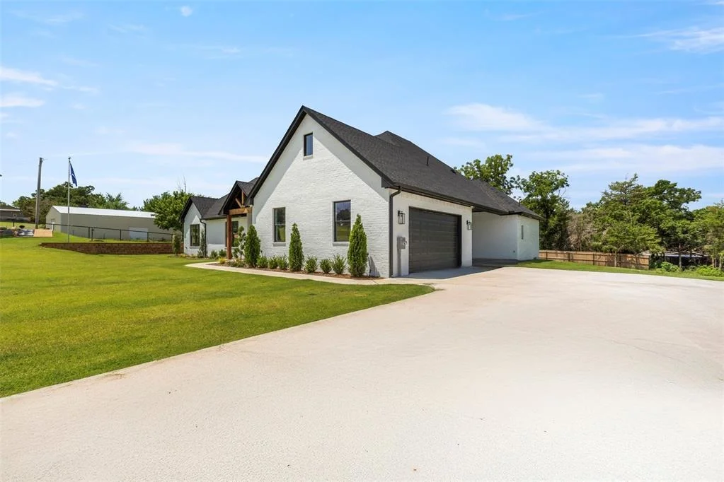 Photo of 2884 Springridge Road