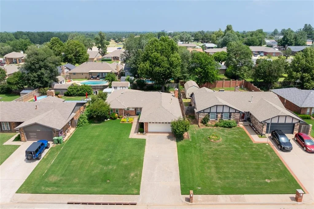 Photo of 305 W Platt Drive