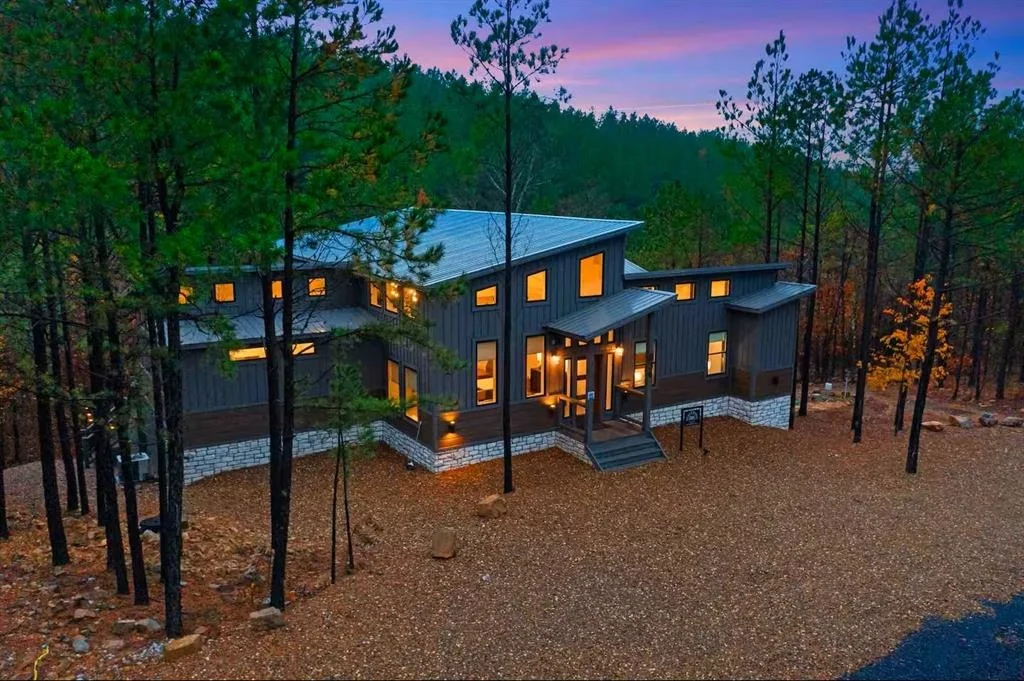 Photo of 836 Timberline Trail