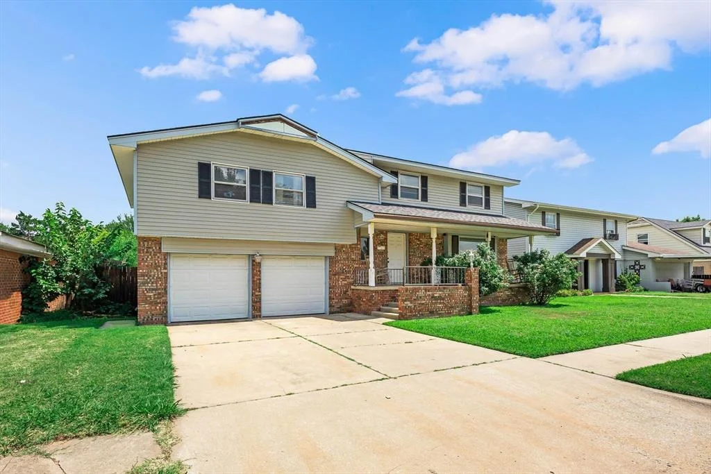 Photo of 2232 Laneway Drive
