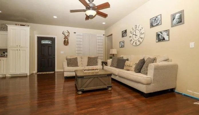 Photo of 27059 Whispering Oaks Drive