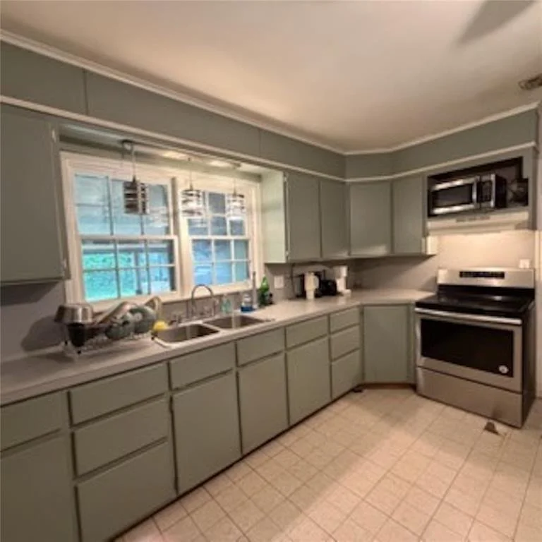 Photo of 103 E Sherry Lane