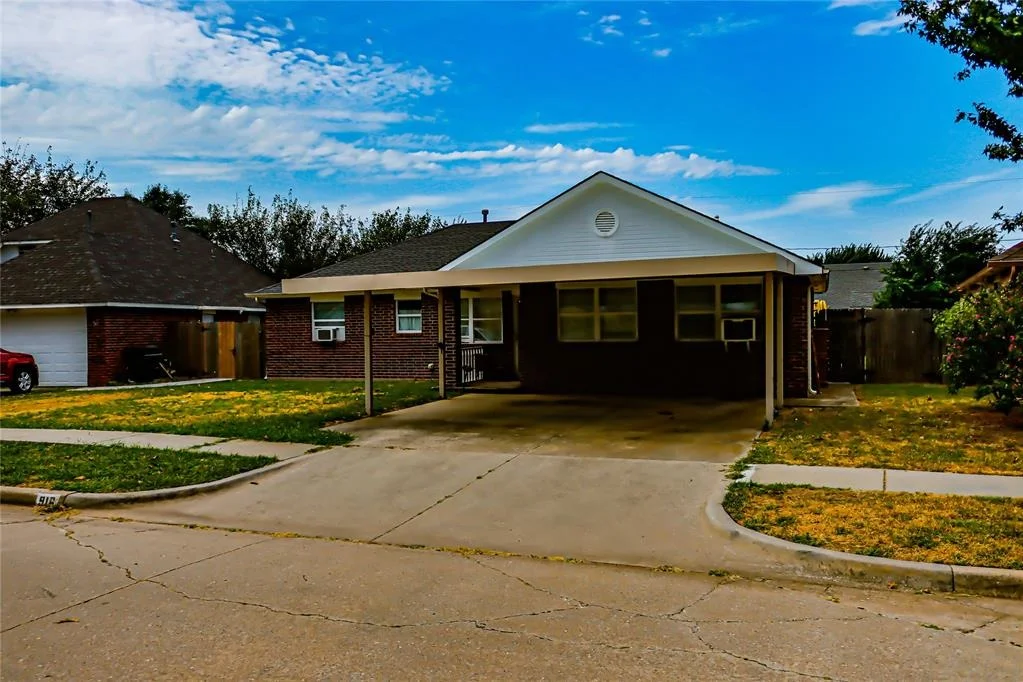 Photo of 916 N Windermere Drive