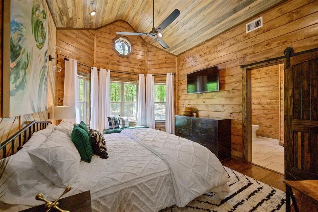 Photo of 123 KING PINE Lane
