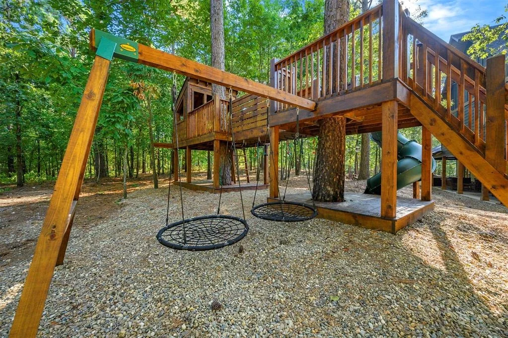 Photo of 590 Three Creeks Road
