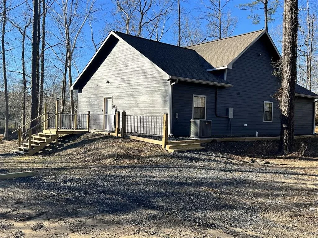 Photo of 915 Riverview Road