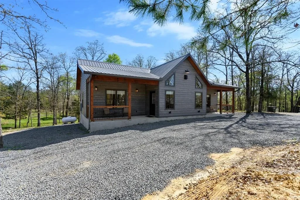Photo of 772 Hickory Post Road
