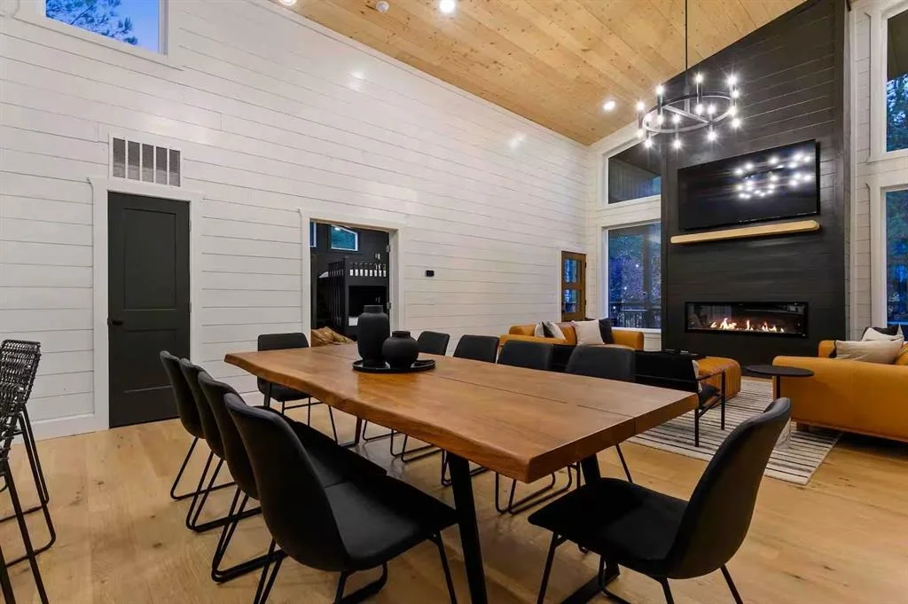 Photo of 836 Timberline Trail