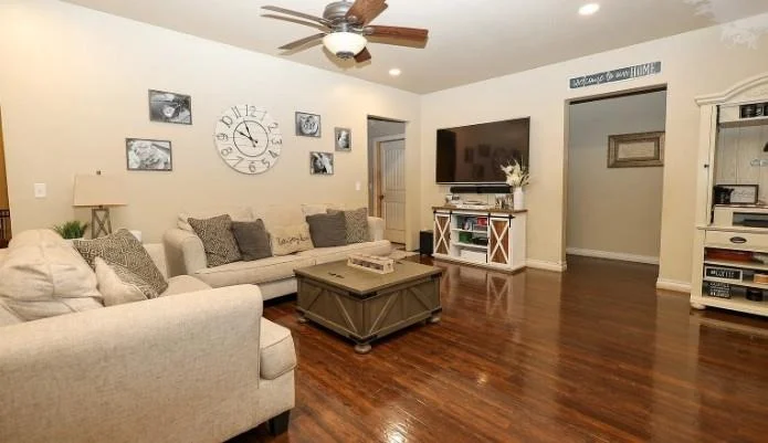 Photo of 27059 Whispering Oaks Drive