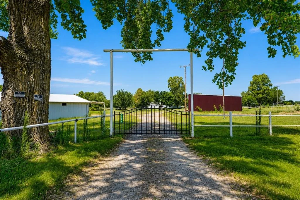 Photo of 18699 Grayson Boulevard