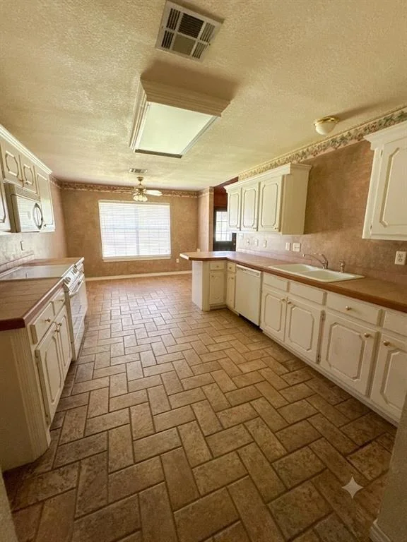 Photo of 1075 N 4285 Road