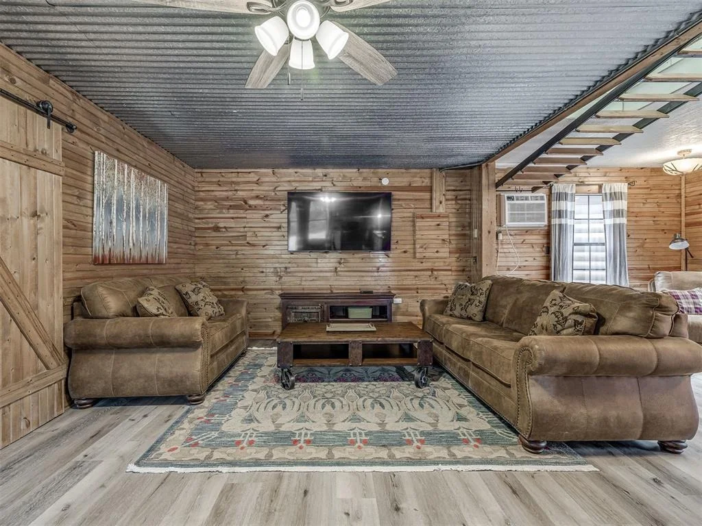 Photo of 15700 Holt Road