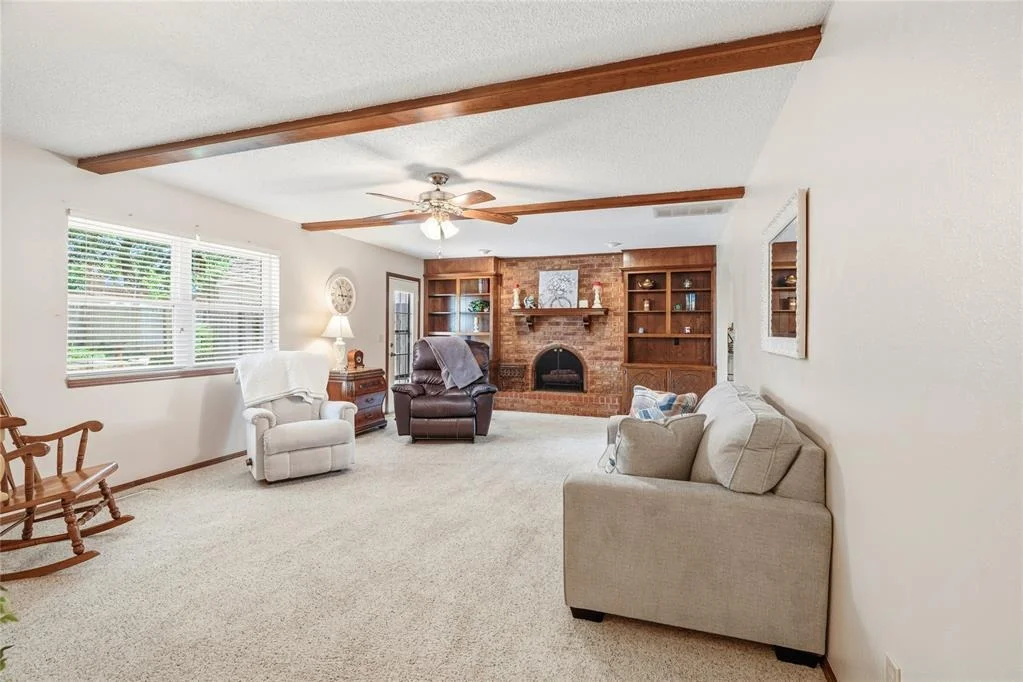 Photo of 305 W Platt Drive