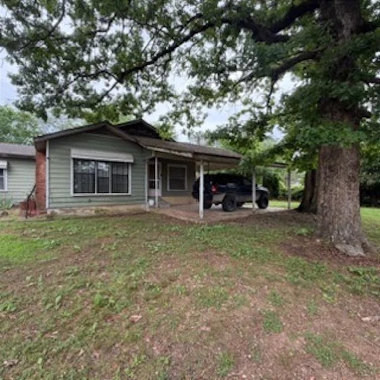 Photo of 103 E Sherry Lane