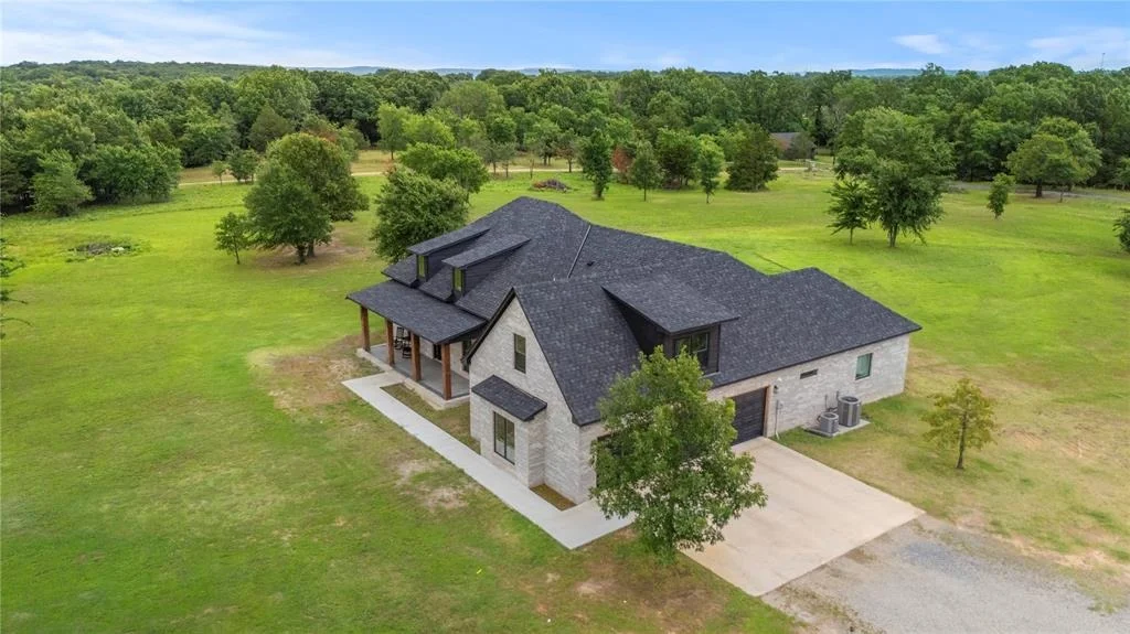 Photo of 416094 E 1170 Road