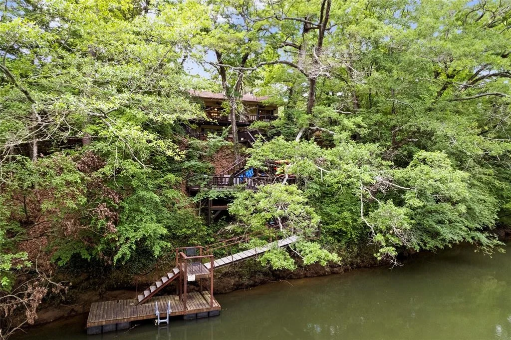 Photo of 868 Red Fox Road