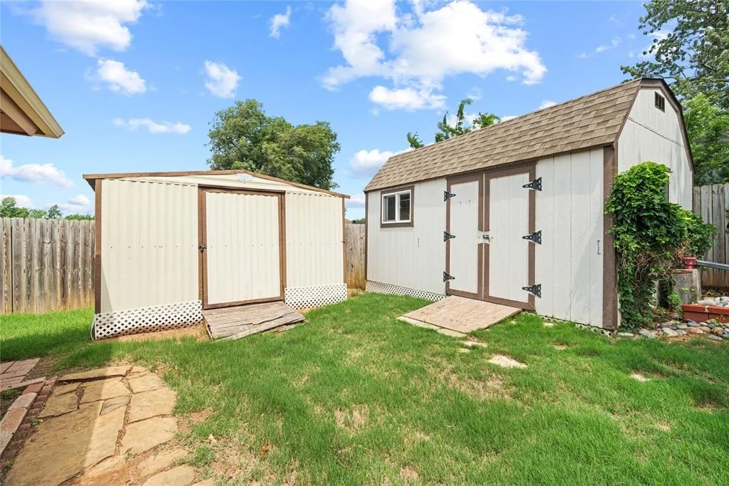 Photo of 305 W Platt Drive