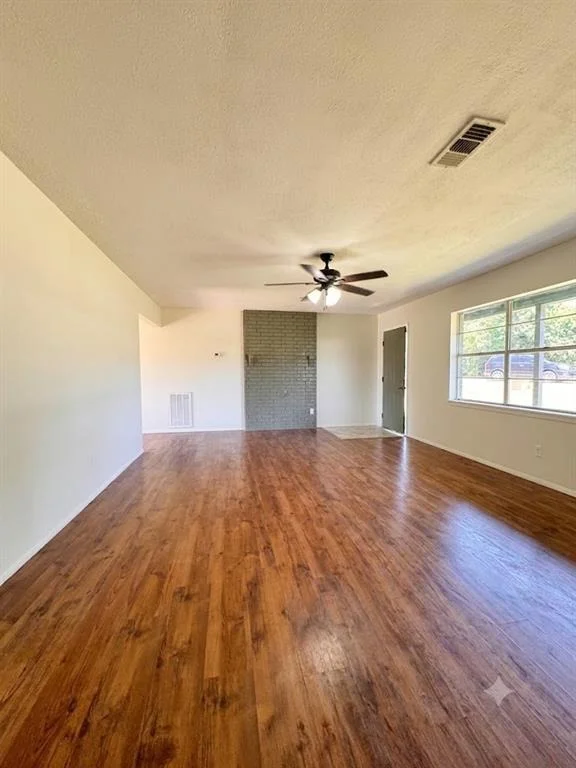 Photo of 312 E Meadowview Lane